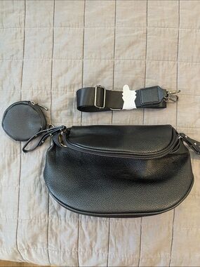 Amazon Essentials Black Textured Leather Convertible Belt Bag with Coin Pouch